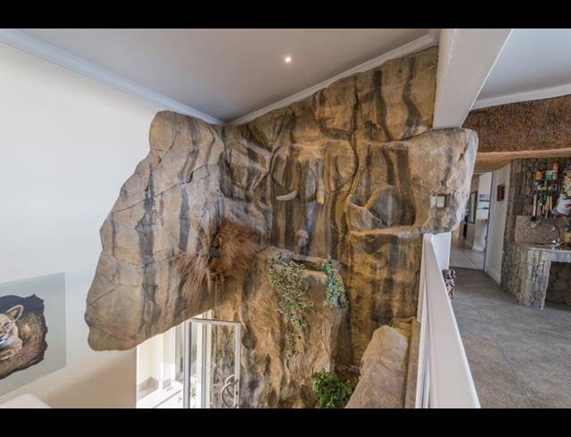 2 BEDROOM PROPERTY TO RENT IN VAN RIEBEECKSTRAND